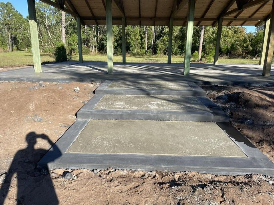 Concrete walkway by Graham Concrete Services in Volusia County