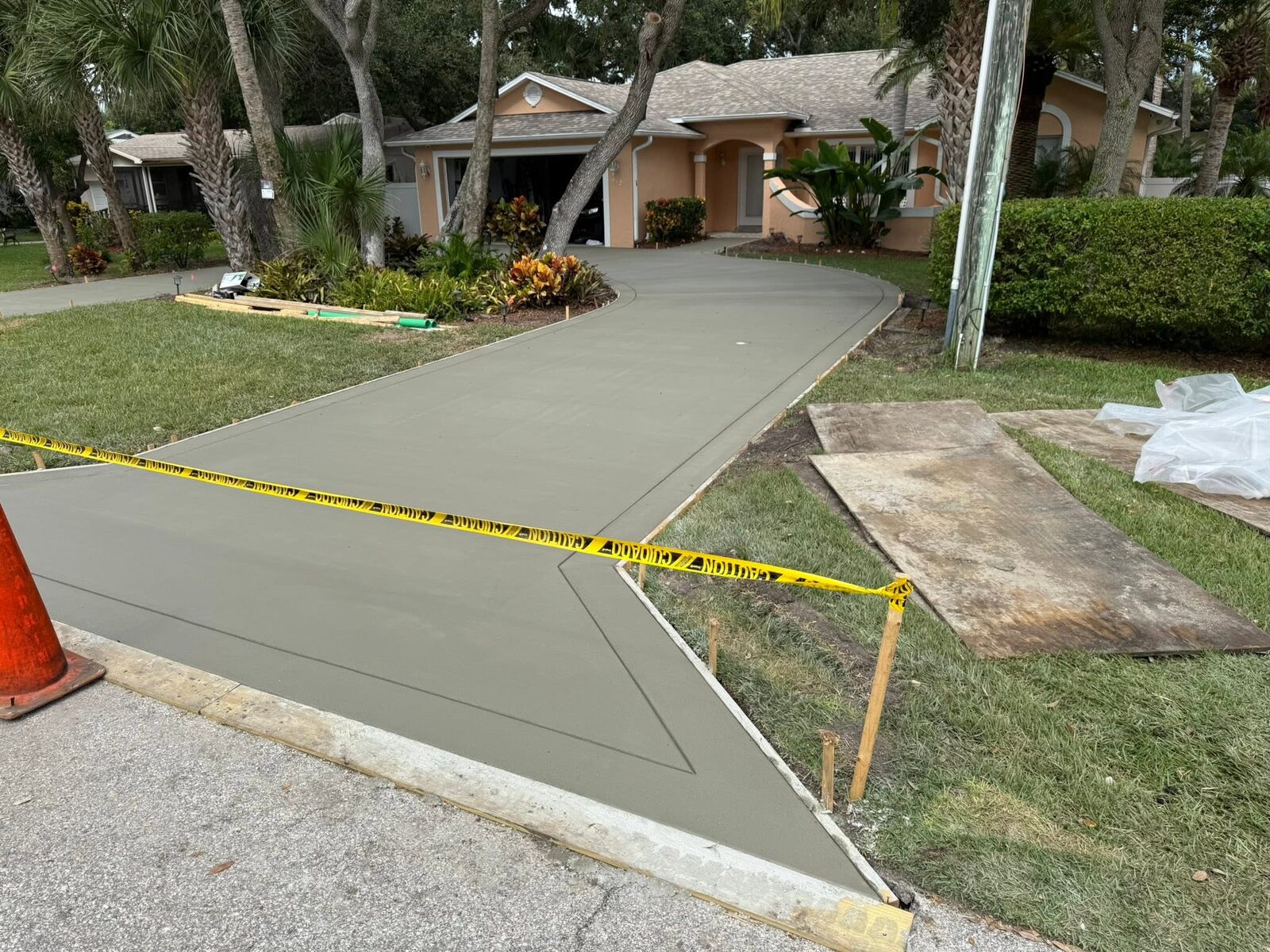 New concrete driveway pour