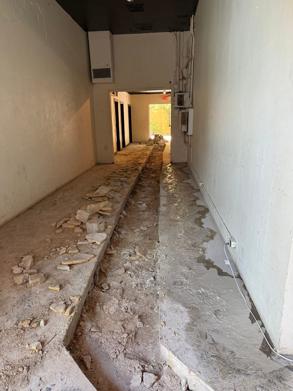 Decorative concrete overlay floor