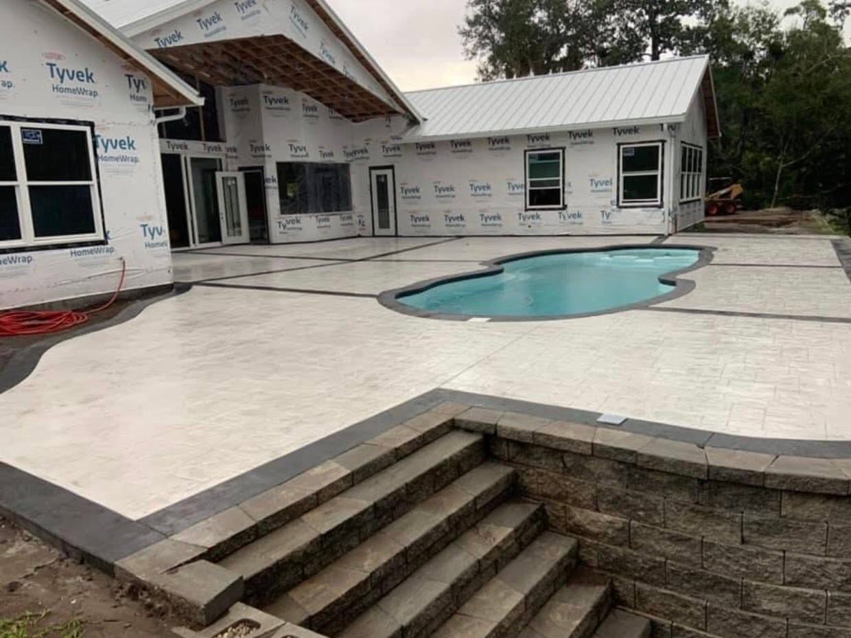 Decorative concrete overlay pool deck